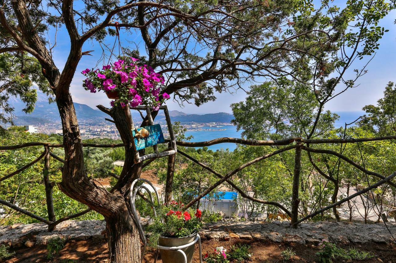 Tramontana Glamping Hotel Bar Exterior photo